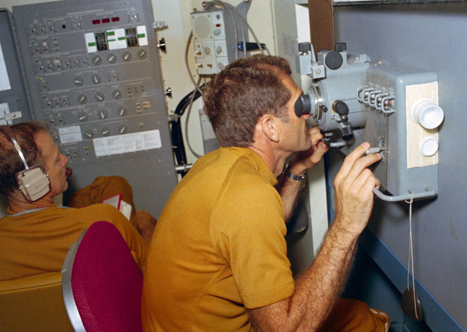 William Pogue durante treinamento para a missao Skylab 4